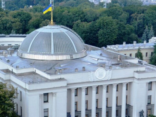 Новый украинский парламент начал работу: появились первые решения