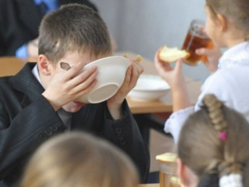 Неизвестные "обчистили" пищеблок в школе прифронтовой Авдеевки