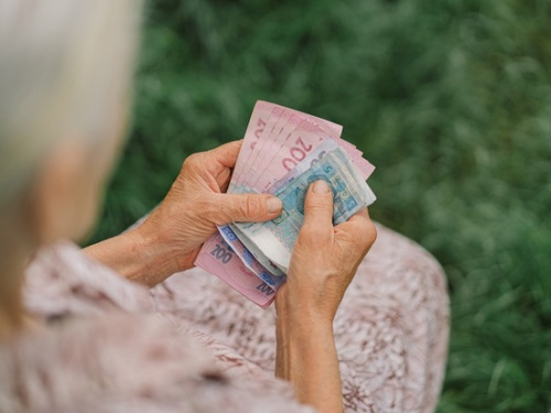 У Мінсоцполітики попередили про можливі затримки пенсій та соцвиплат