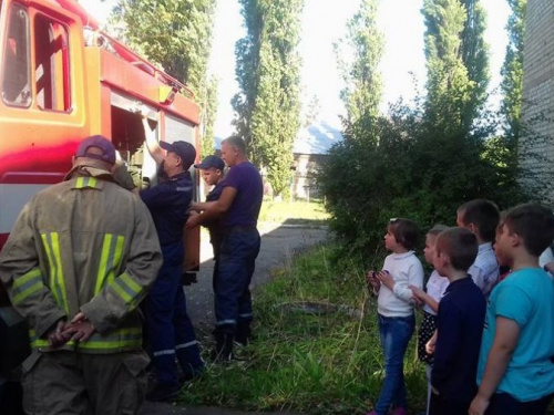 Школьники Авдеевки почувствовали себя спасателями (ФОТО)