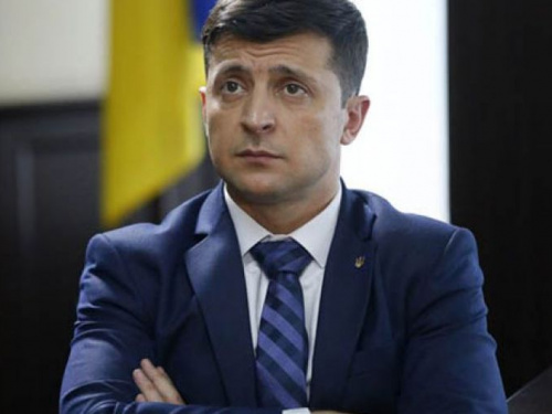 Зеленский просит Раду отменить ограничения для зарплат чиновников на время карантина