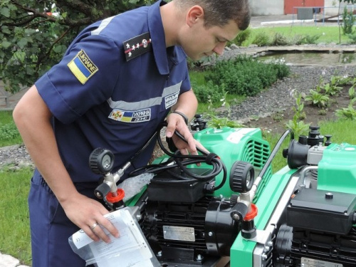 Сотрудники "Службы спасения" на Донетчине получили новое оборудование от немецкой организации (ФОТО)