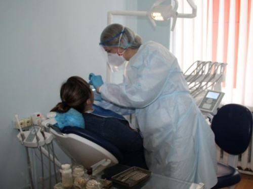 У Покровській стоматполіклініці прийматимуть пацієнтів хірург, терапевт та дитячий стоматолог