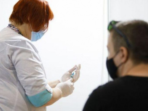 Какой COVID-вакциной украинцы прививаются чаще всего: список
