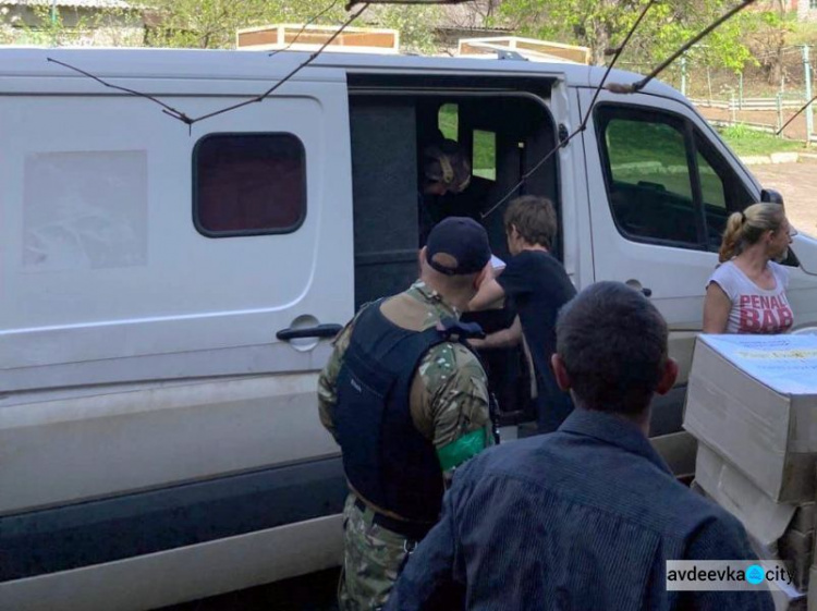 Поліцейські Авдіївки доставили гумдопомогу до сусідньої Красногорівки