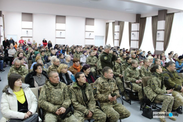 Фоторепортаж: как в Авдеевке отметили годовщину закрепления ВСУ на «промке»
