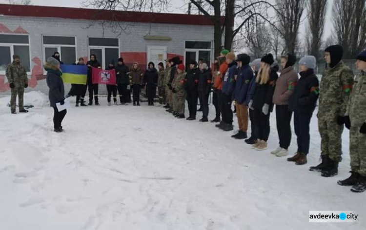 В Авдіївці з нагоди річниці бою під Крутами для молоді провели теренову гру