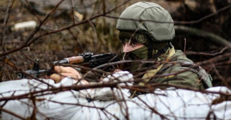 На Донбасі бойовики гатять із гранатометів та стрілецької зброї