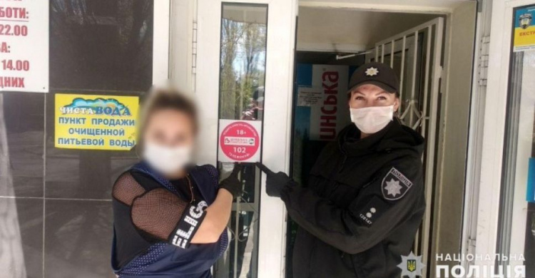 В Авдеевке полицейские провели профилактический рейд по местным магазинам