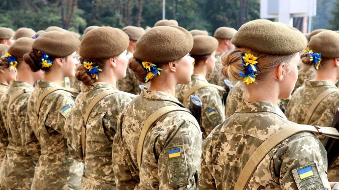 Хто з українок має стати на військовий облік і кому дадуть відстрочку: всі подробиці