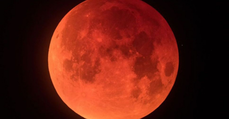 В пятницу ожидается самое долгое за пять веков лунное затмение