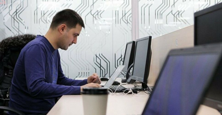 Названы самые оплачиваемые в Украине профессии