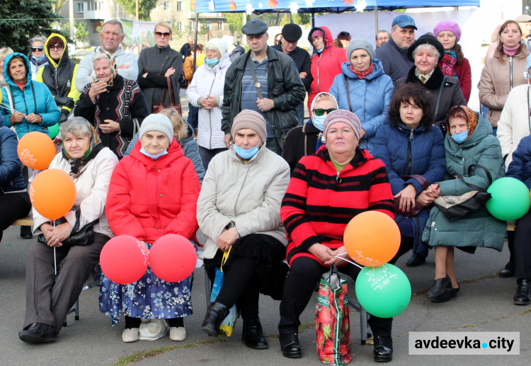 Рік тому у День людей похилого віку в Авдіївці вперше провели яскравий фестиваль «Ретро NEW осінь»: як це було
