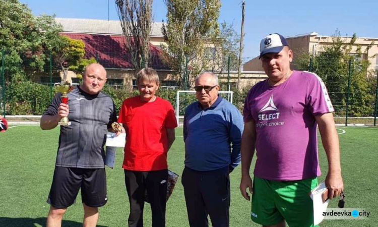 Ветерани спорту з Авдіївки перемогли на турнірі з міні-футболу