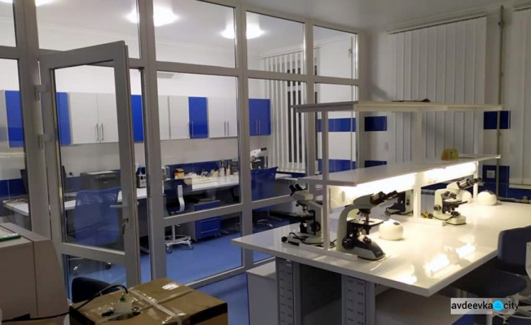 В Авдеевке открыли современную клинико-диагностическую лабораторию