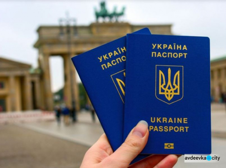 Украинцев ждет масштабная проверка загранпаспортов