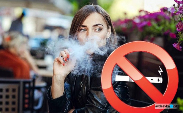 Электронные сигареты в общественных местах больше курить нельзя