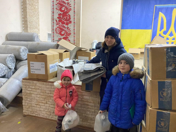 Жителі Авдіївки отримали різнобічну гуманітарну допомогу