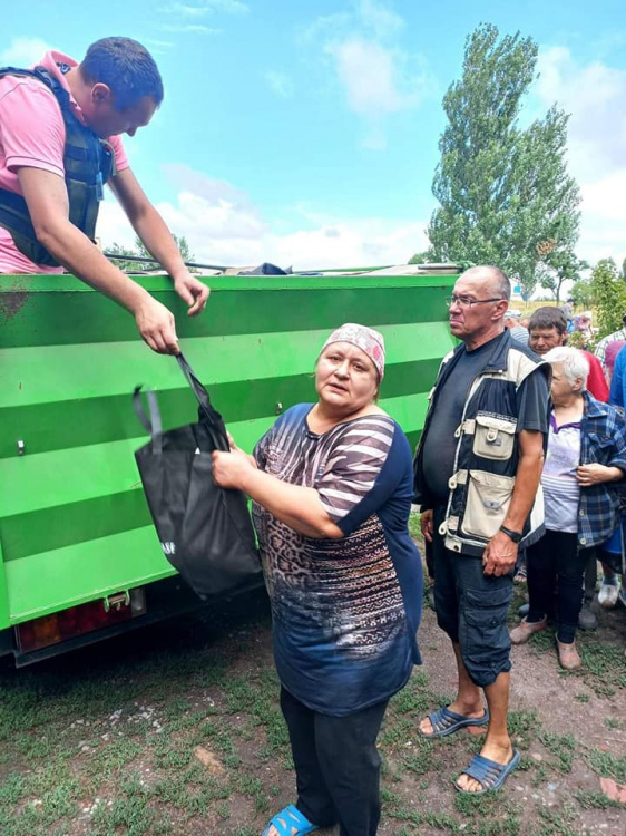 Мешканці Очеретинської громади отримали гуманітарну допомогу (ФОТО)