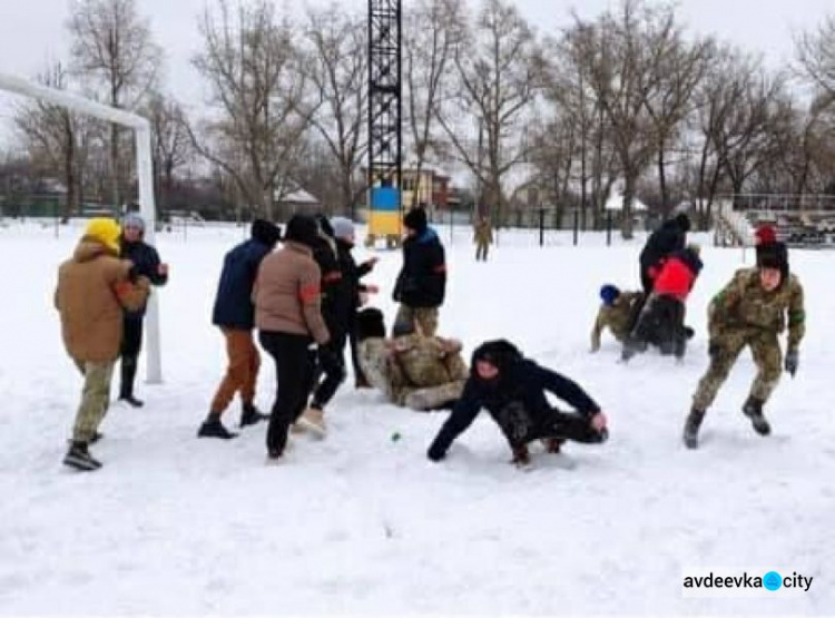 В Авдіївці з нагоди річниці бою під Крутами для молоді провели теренову гру