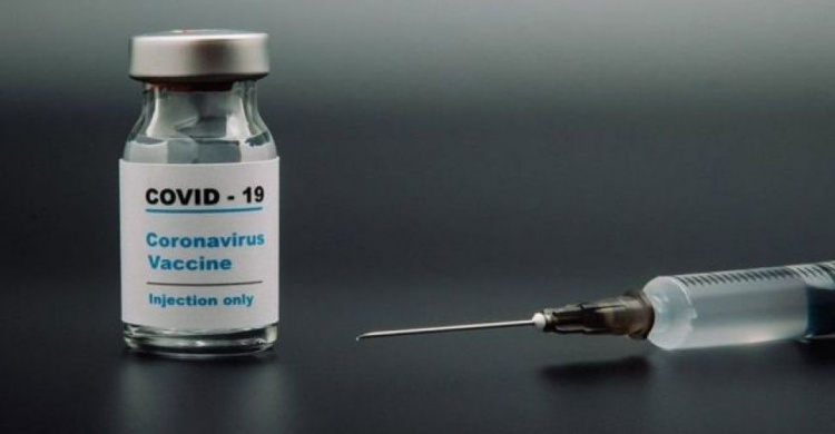 Третья доза вакцины: кто сможет получить прививку в Украине