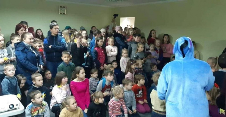 Команда "Smile" подарила праздник детям Авдеевки