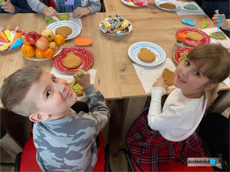 Мастер-класс расписных пряников для авдеевской детворы (ФОТО)