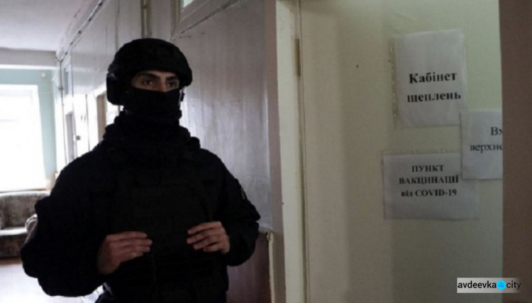 Поліція Донецької області перевіряє ковід-сертифікати