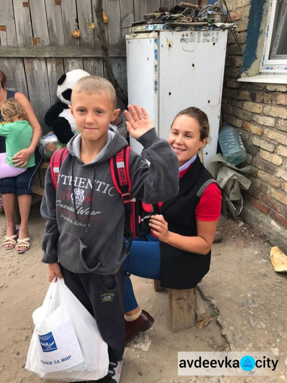 Наталья Королевская с гуманитарной миссией посетила Авдеевку (ФОТОФАКТ)