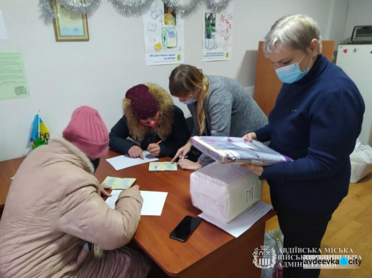 Родини, які є отримувачами  послуг Авдіївського міського Центру соціальних служб, отримали гуманітарну допомогу