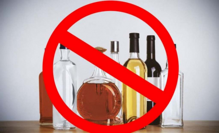 На Донеччині перевіряють дотримання заборони торгівлі алкоголем