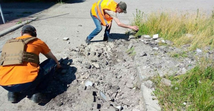 Героїчні авдіївські комунальники відновили пошкоджену бруківку на бульварі Шевченка