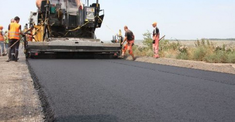 В Донецкой области ремонтируют дорогу государственного значения