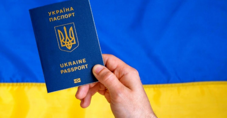 Українці отримають дозвіл оформити закордонний та внутрішній паспорти одночасно