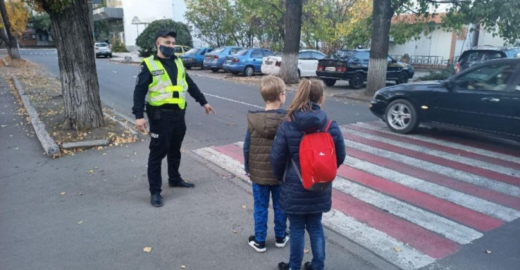 Авдеевские полицейские проводят профилактику на дорогах города