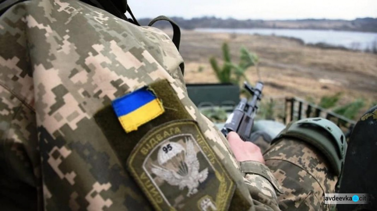 На Донбассе не утихают боевики