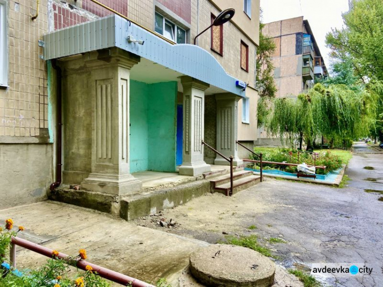 Греческие колонны и пилястры: благодаря гранту от Метинвеста ОСМД «Надежда» преобразит входные группы своего дома 