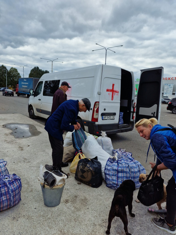 Волонтер із Запоріжжя допомогає авдіївцям евакуюватися до безпечних міст
