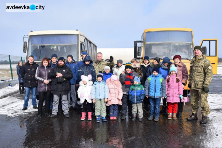 Офицеры ГВС ОК «Восток» доставили 18 больных детей из прифронтовых районов Донетчины в лечебные учреждения Днепра (ФОТО)