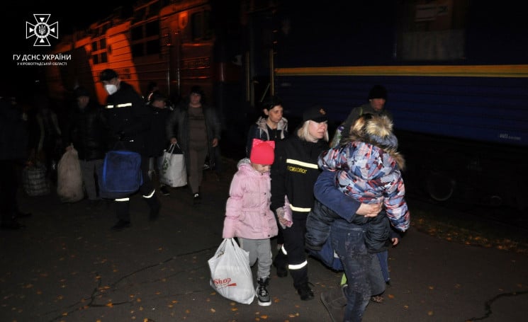 Черговий евакуаційний потяг з Донеччини зустріли на Кіровоградщині