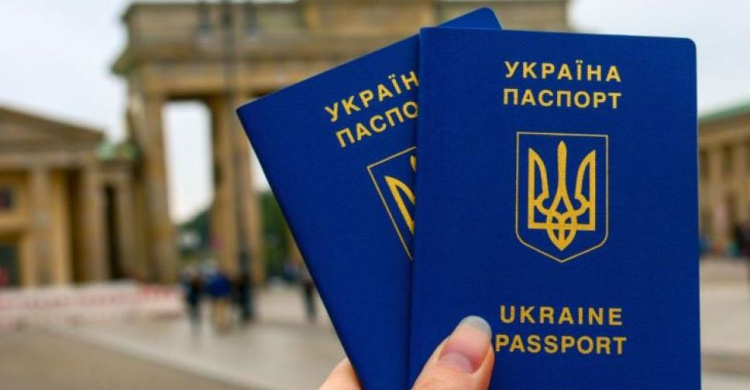 Украинцев ждет масштабная проверка загранпаспортов