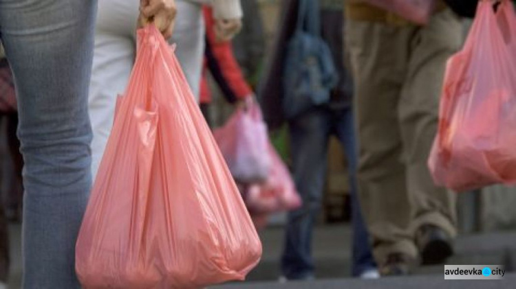Рада запретила использование пластиковых пакетов: размеры штрафов