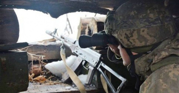 На Донбассе 15 обстрелов, ВСУ несут потери