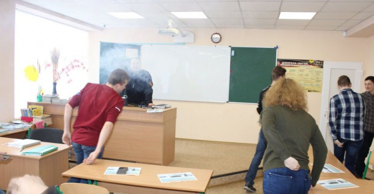 Спасатели Авдеевки учили детей эвакуироваться (ФОТО)