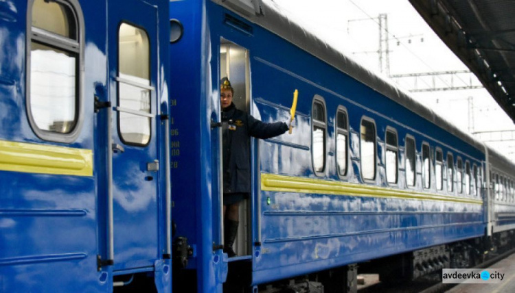 Поезда на Донбасс: в "Укрзалізнице" рассказали, будут ли останавливать сообщение