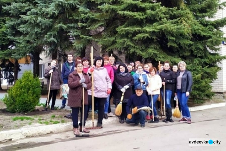 Працівники структурних підрозділів ВЦА Авдіївки влаштували велике прибирання