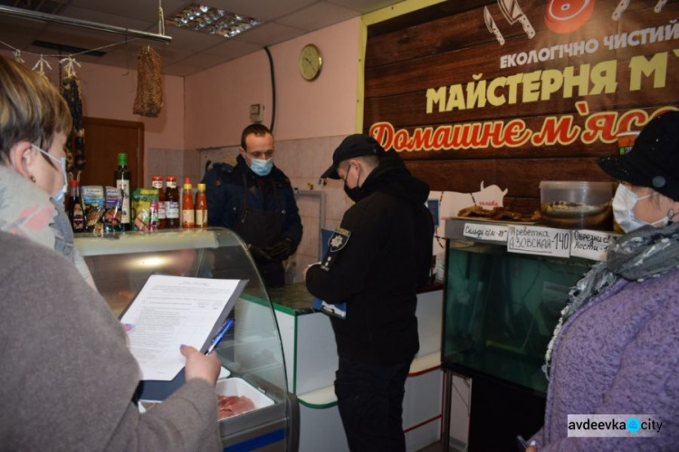 Мобільна група контролю за дотриманням протиепідемічних заходів провела рейд в об’єктах торгівлі смт Очеретине