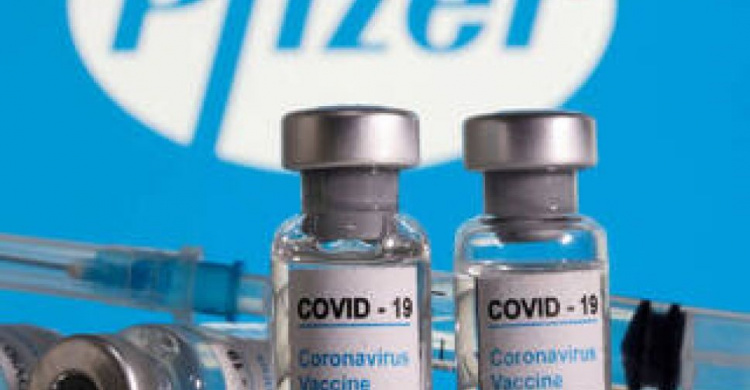 Глава Pfizer прогнозирует, что ревакцинироваться от коронавируса придется ежегодно