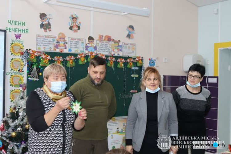 Діти Авдіївки до Нового року отримали подарунки від ДонОДА 