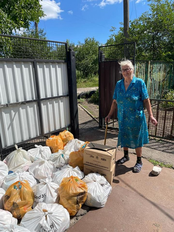 В селище Опитне Авдіївської ТГ доставили продуктові набори